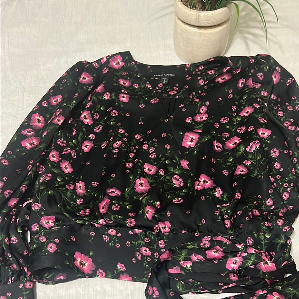 Zara Black and Pink Long Sleeve Crop Blouse